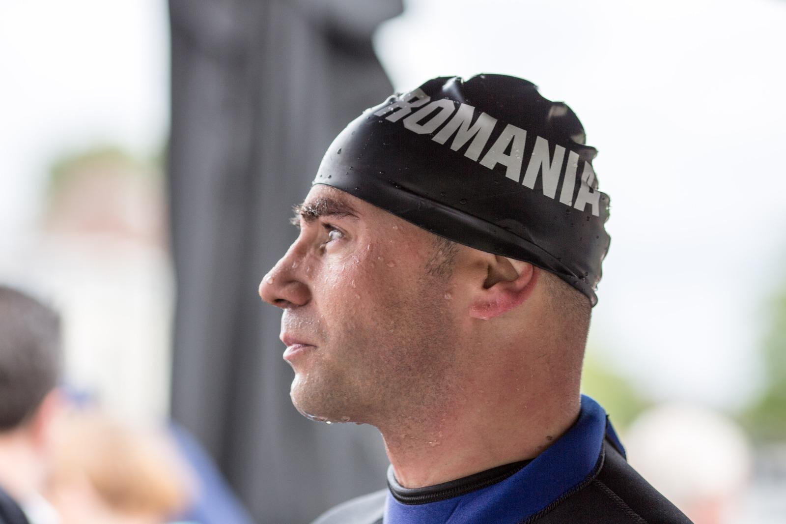 Bogdan Androne swimming